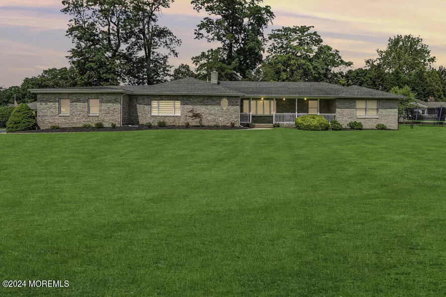 8 Westwood Drive, Lincroft, NJ 07738