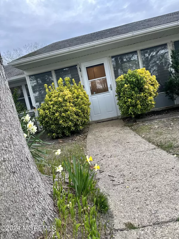 Lakewood, NJ 08701,681 New Castle Court