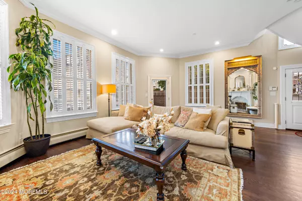 Red Bank, NJ 07701,72 W Front Street