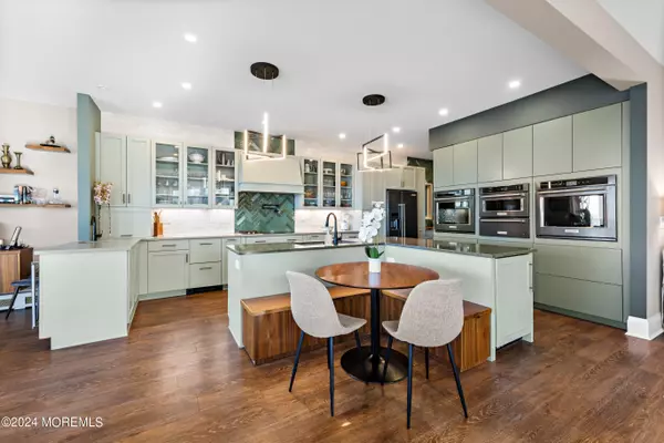 Atlantic Highlands, NJ 07716,126 Ocean Boulevard