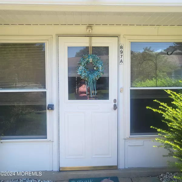 Lakewood, NJ 08701,897 Inverness Court