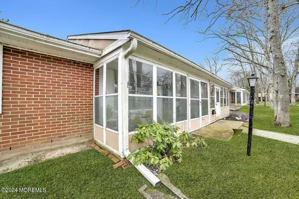 Lakewood, NJ 08701,72 Dorchester Drive