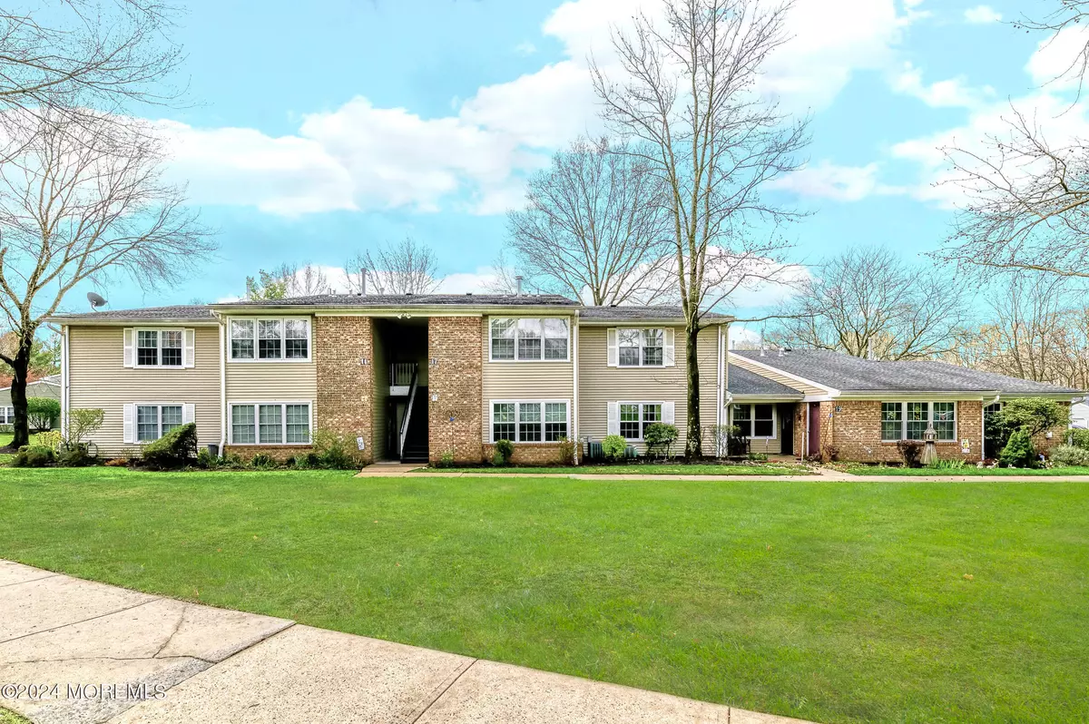 Red Bank, NJ 07701,15 Boxwood Terrace