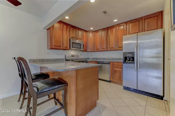 Red Bank, NJ 07701,15 Boxwood Terrace