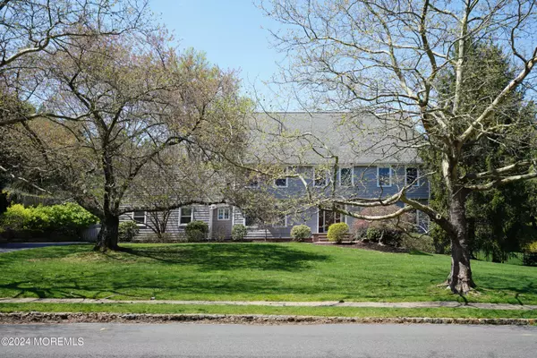 Holmdel, NJ 07733,9 Sunrise Circle