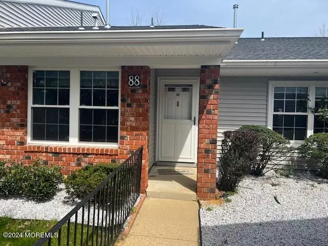 Red Bank, NJ 07701,88 Arrowwood Court #89