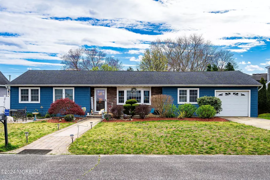 39 W Cove Road, Bayville, NJ 08721