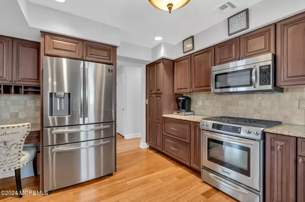 Lavallette, NJ 08735,215 Newark Avenue