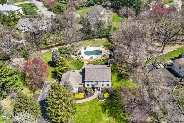 Holmdel, NJ 07733,8 Lori Lane