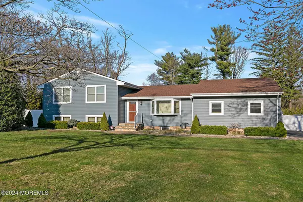 70 Cloverdale Circle, Tinton Falls, NJ 07724