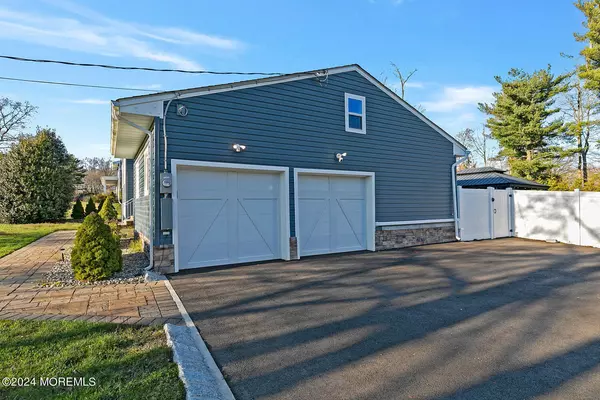 Tinton Falls, NJ 07724,70 Cloverdale Circle