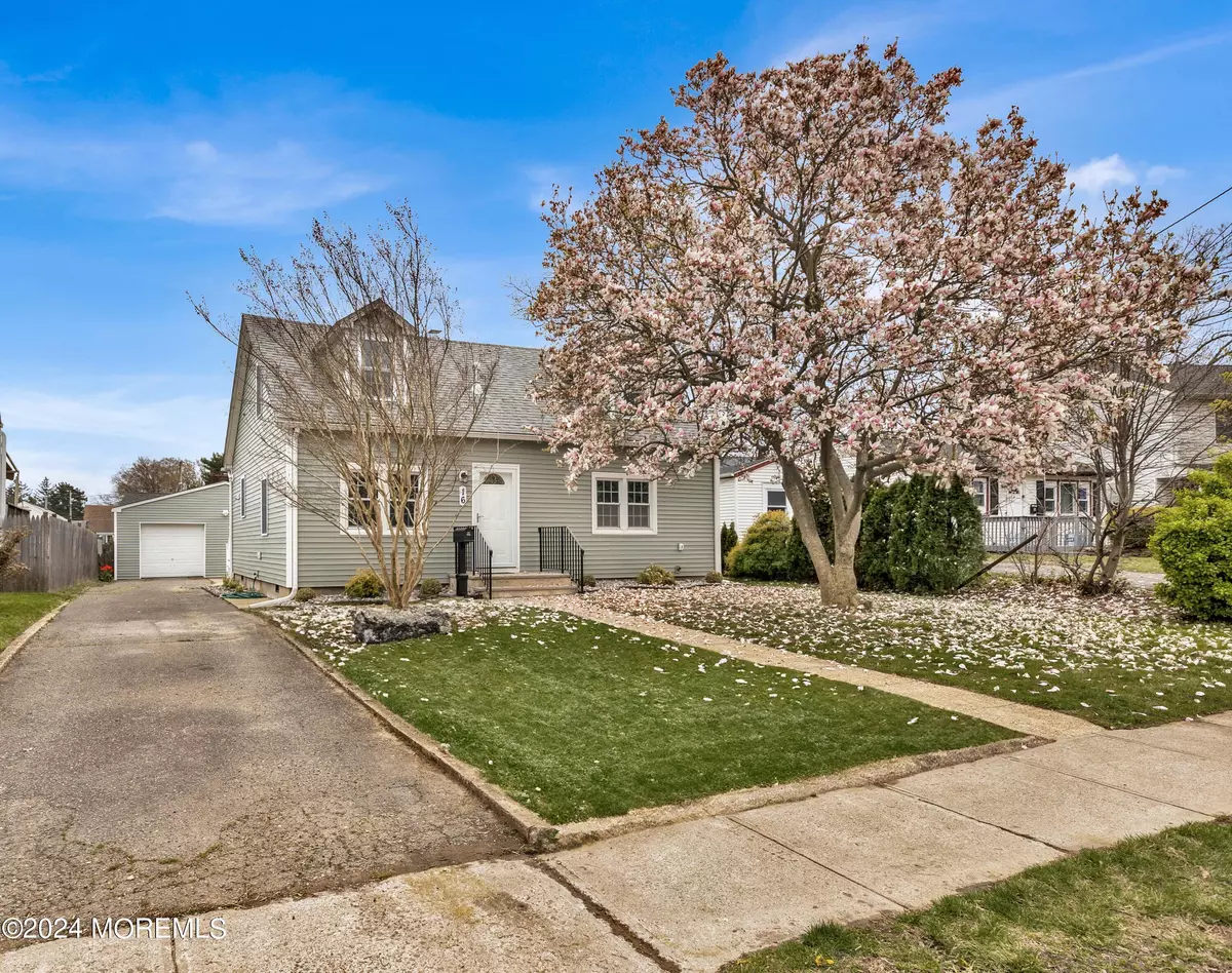 Keyport, NJ 07735,16 Maple Place