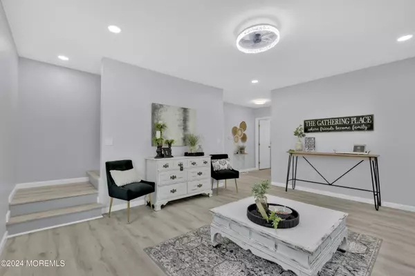 Keyport, NJ 07735,16 Maple Place