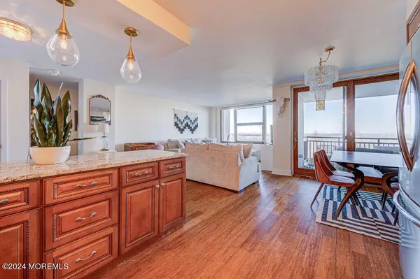 Highlands, NJ 07732,1 Scenic Drive #406