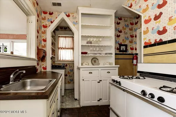 Keansburg, NJ 07734,77 Seabreeze Way