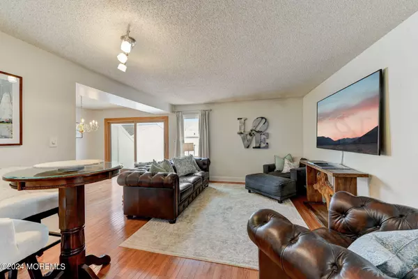 Cherry Hill, NJ 08003,717 Society Hill Boulevard