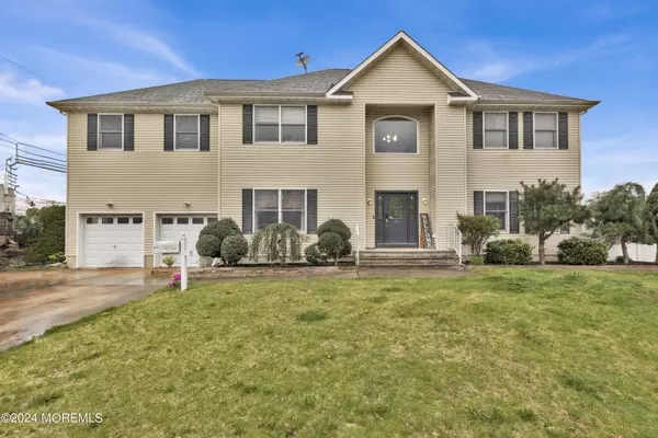 6 Warren Place, North Middletown, NJ 07748