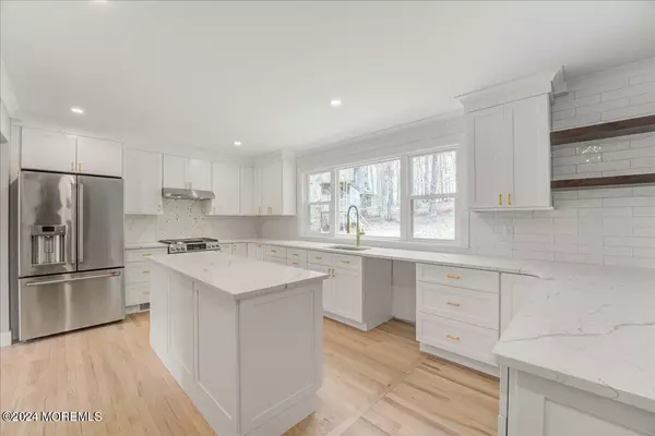 Holmdel, NJ 07733,3 Beverly Drive