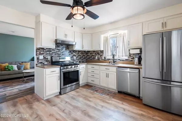 Keyport, NJ 07735,868 S Concourse