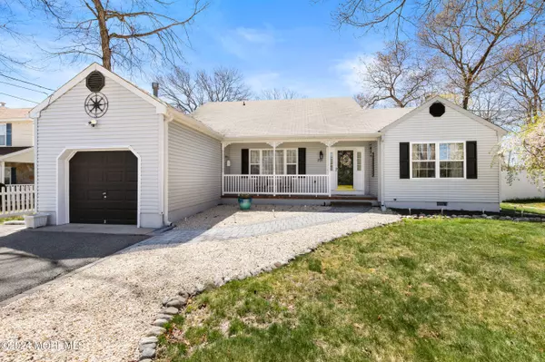 Manahawkin, NJ 08050,275 S Lakeshore Drive