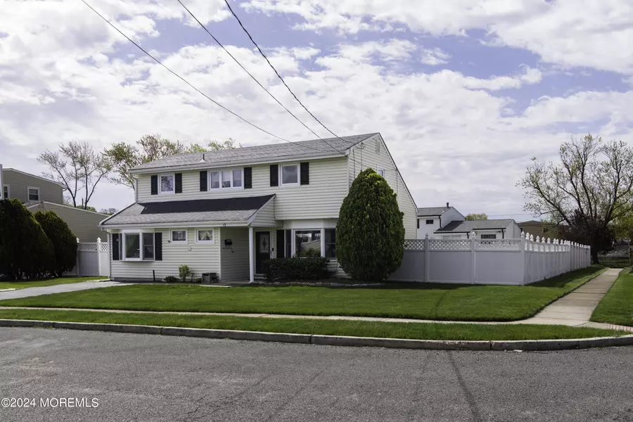 13 Exeter Street, Old Bridge, NJ 08857