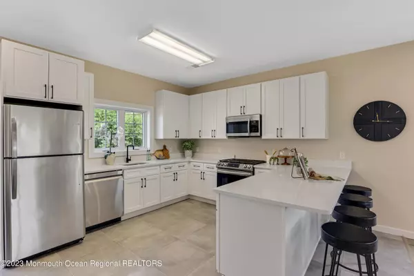 Keyport, NJ 07735,333 First Street #7