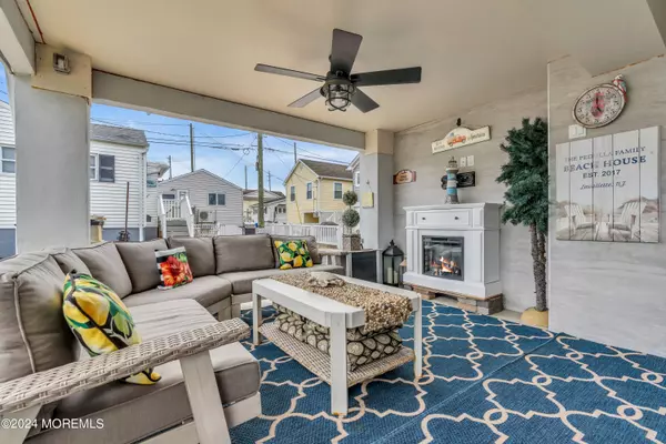 Lavallette, NJ 08735,122 W Dune Way