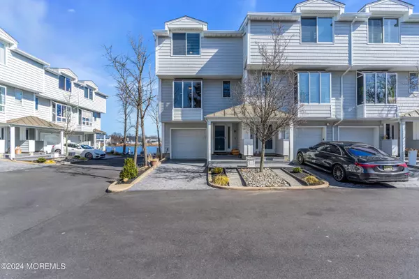 Long Branch, NJ 07740,165 Riddle Avenue #8