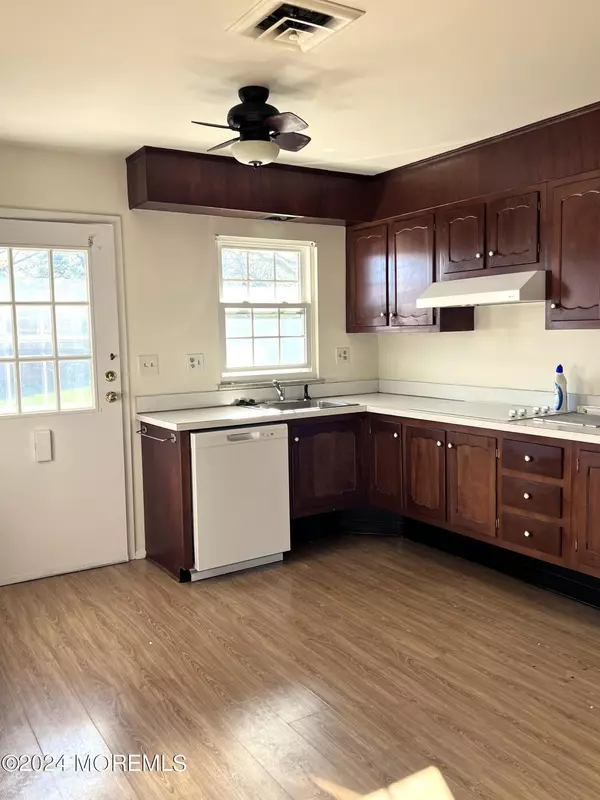 Lakewood, NJ 08701,673 New Castle Court