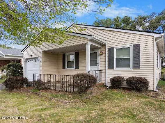 25 Noranda Street, Toms River, NJ 08757