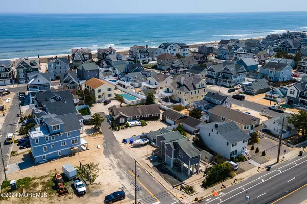 Mantoloking, NJ 08738,522 Highway 35