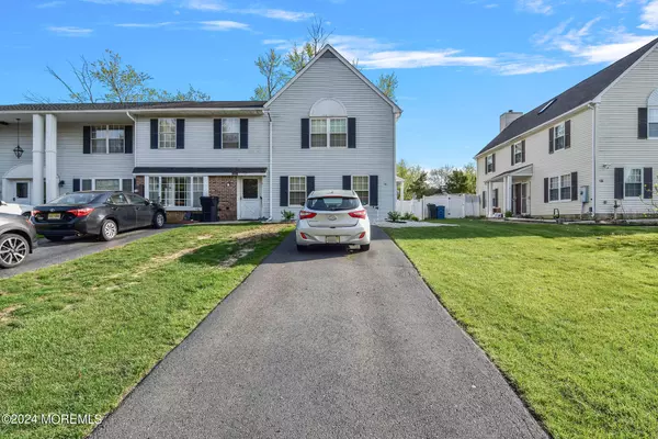 Hazlet, NJ 07730,56 Fieldcrest Way