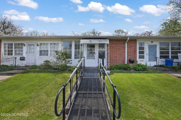 Lakewood, NJ 08701,107 Edinburgh Lane