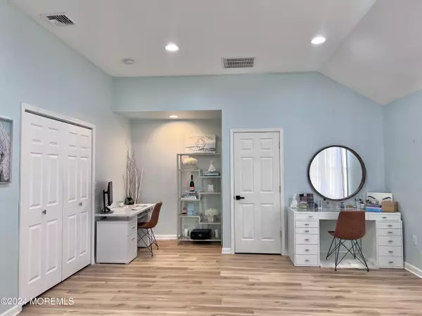 Tinton Falls, NJ 07753,65 Roslyn Drive