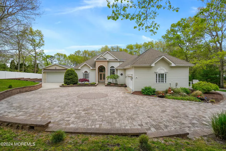 18 Ross Court, Manahawkin, NJ 08050