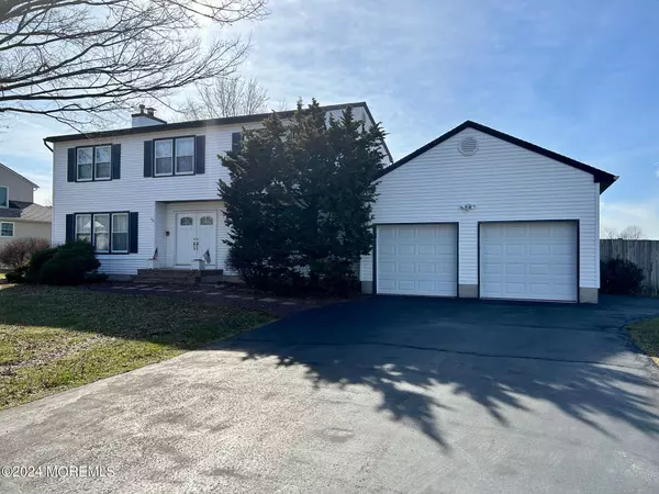 Raritan Twp, NJ 08822,17 Chestnut Trail