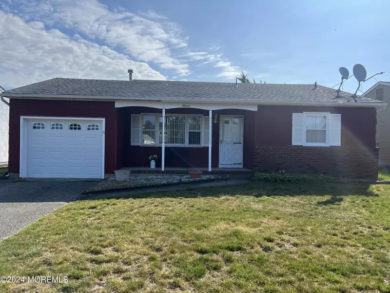 16 Whitmore Drive, Toms River, NJ 08757