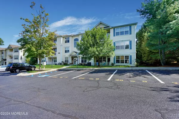 Manalapan, NJ 07726,366 Saint Andrews Place