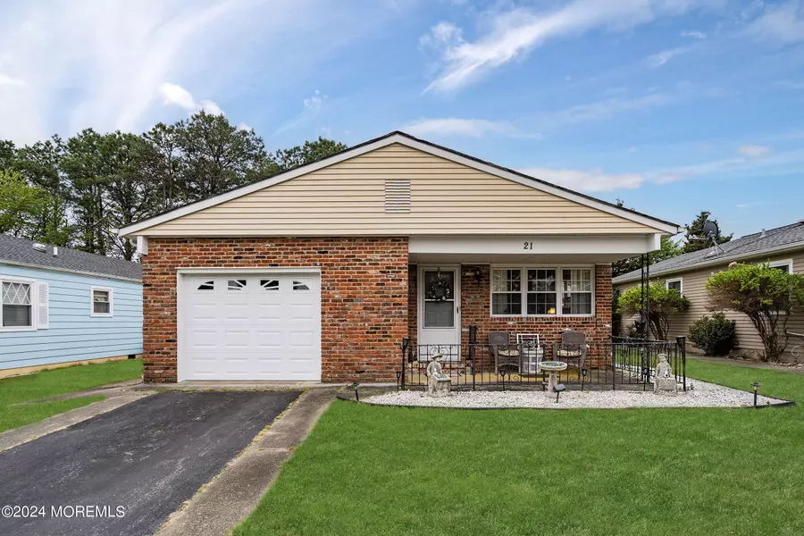 21 Lumsden Street, Toms River, NJ 08757