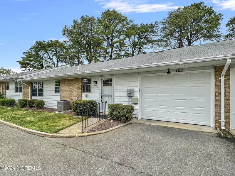 67 Cambridge Circle, Manchester, NJ 08759