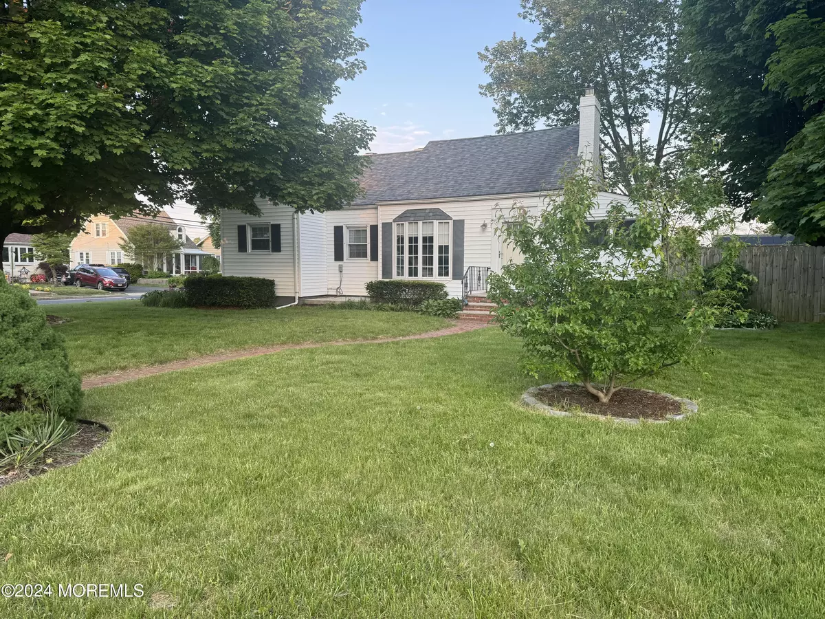 Keyport, NJ 07735,2 Maple Place