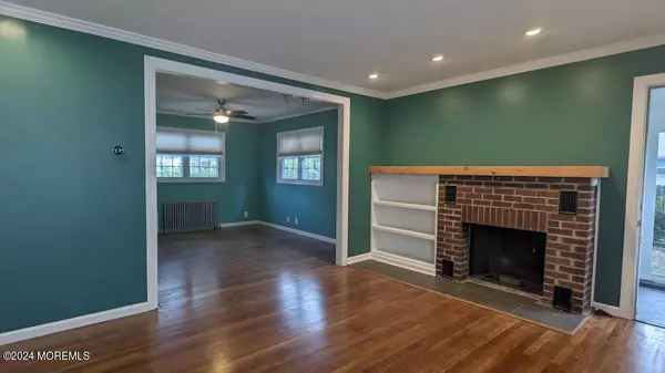 Keyport, NJ 07735,2 Maple Place