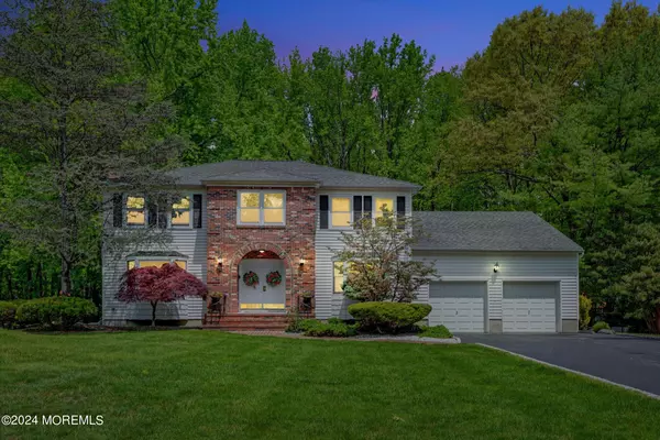 Manalapan, NJ 07726,4 Royal Court
