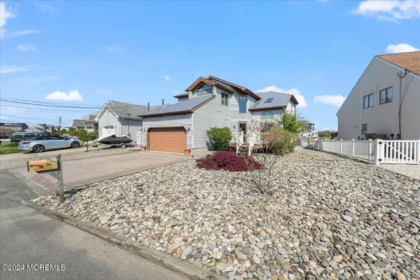 Lanoka Harbor, NJ 08734,945 Mallard Drive