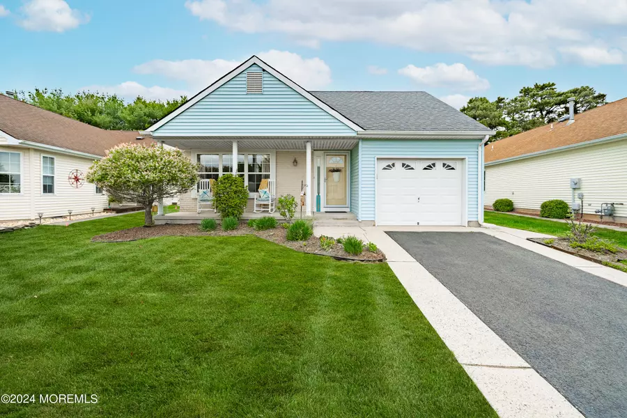 37 Abergele Court, Toms River, NJ 08757