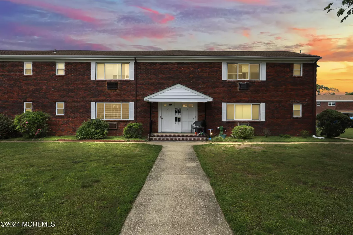 Eatontown, NJ 07724,12 Laurel Place