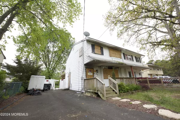 Lakehurst, NJ 08733,820 Maple Street