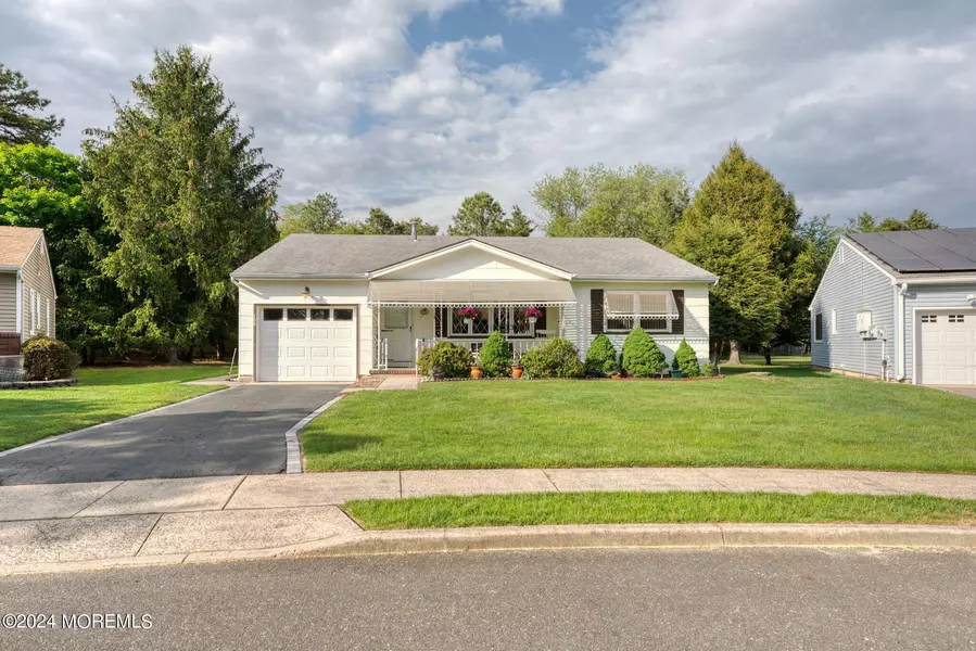 106 Norfolk Court, Toms River, NJ 08757