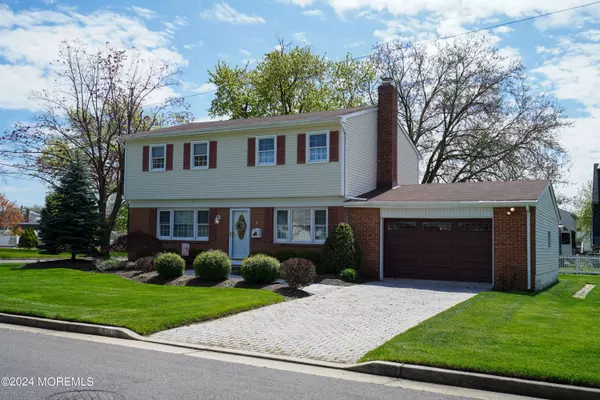 8 Avenue B, Port Monmouth, NJ 07758