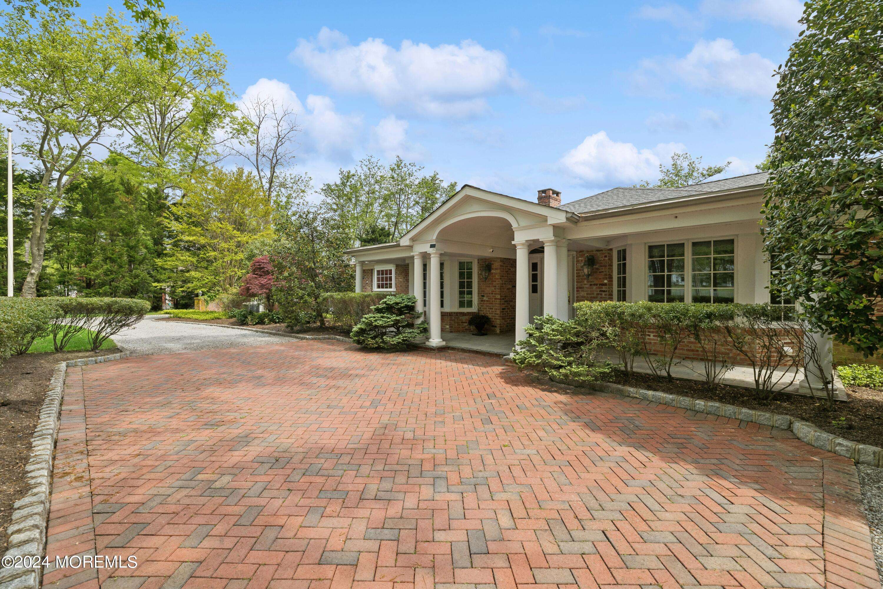 Rumson, NJ 07760,85 Buena Vista Avenue